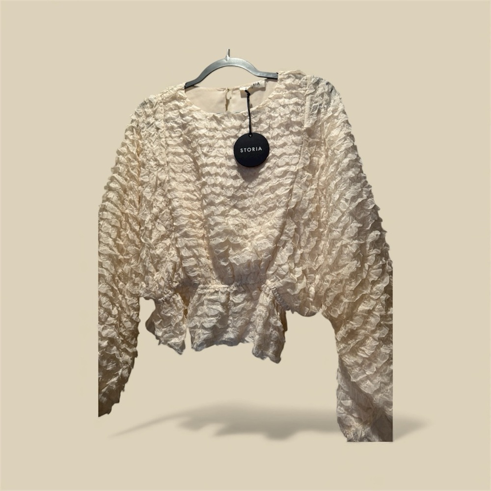 Storia Cream Textured Ruffle Top - Picture 3 of 4